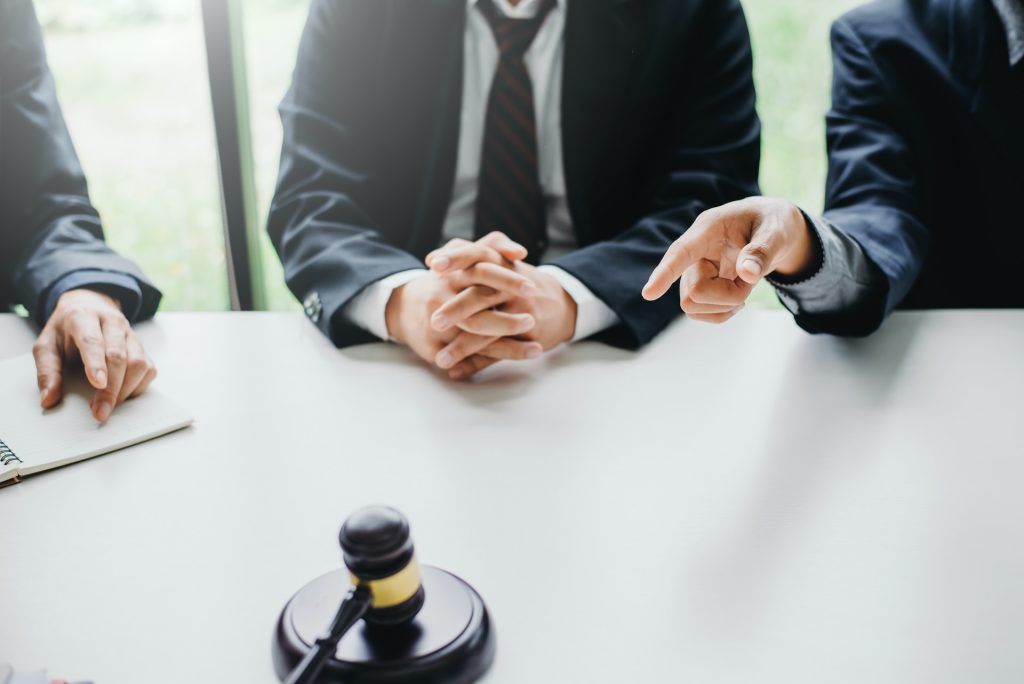 Read more about the article التحكيم التجاري كوسيلة فعّالة لحل النزاعات في الأعمال